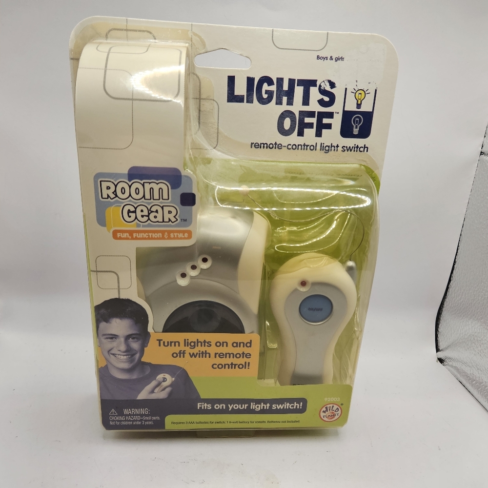 Room Gear Wild Planet  Lights Off 92003 Remote Light Switch Device Brand New. 